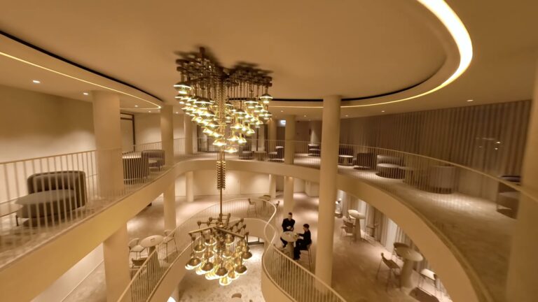 Klaipėdos muzikinio teatro interjeras iš viršaus, FPV drono skrydis